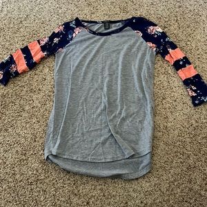 Rue21 Adult Medium 3/4 sleeve